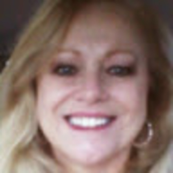 Meet your Posher, Cynthia - Picture 1 of 1